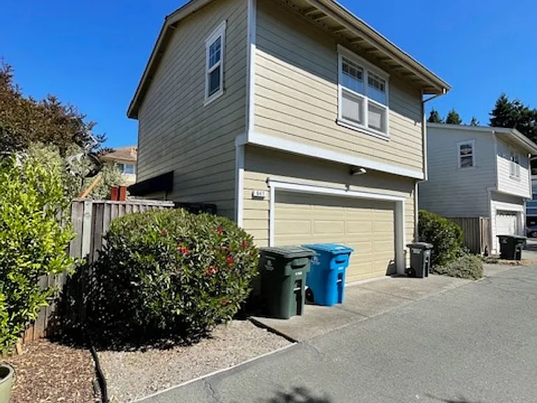 647 McGinnis Cir — Photo 32