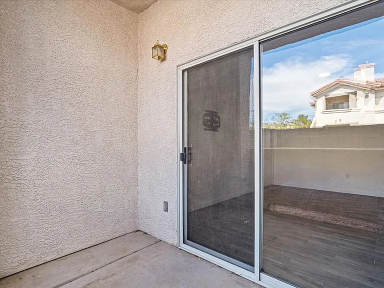 2100 Black Island St #101 — Photo 12