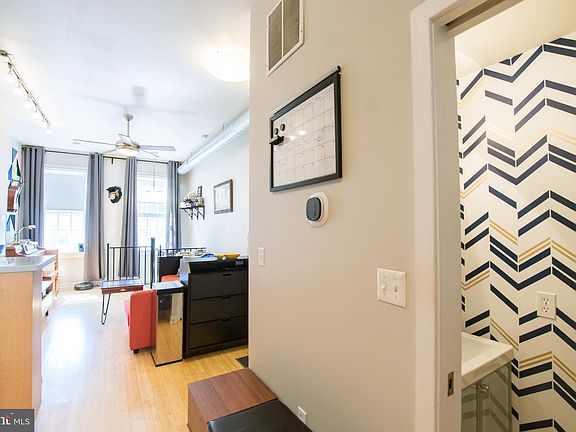 4th image of 411 S Carlisle St APT 1