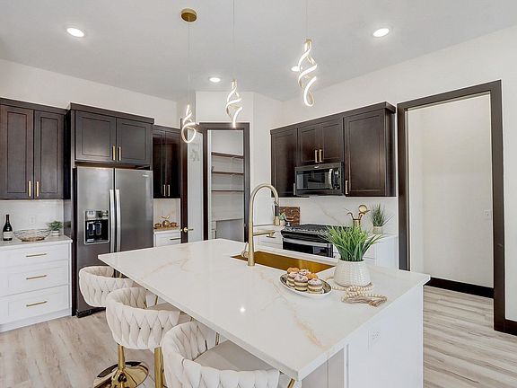 5th image of 268 Falcon Ct