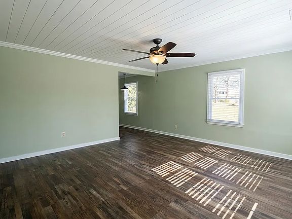 2nd image of 1402 Greenlawn Dr