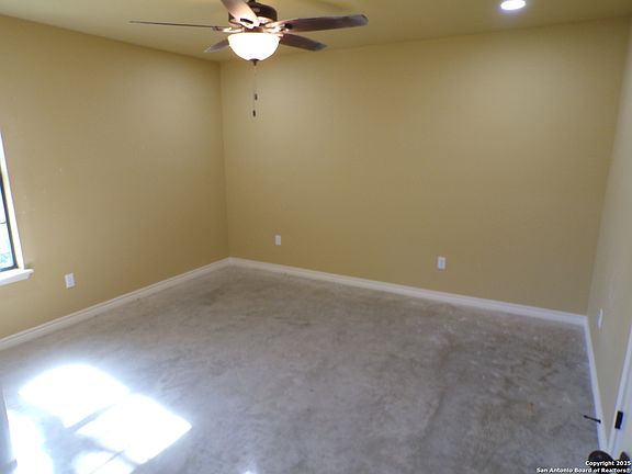4th image of 705 W Cargile