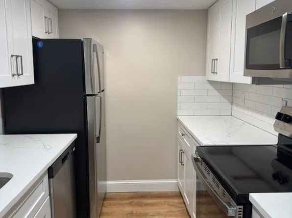 369 Simmonsville Ave #4108, Johnston, RI 02919