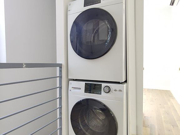 5th image of 1242 Park Pl #2F