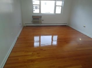 2113 Howard St APT 2A, Evanston, IL 60202