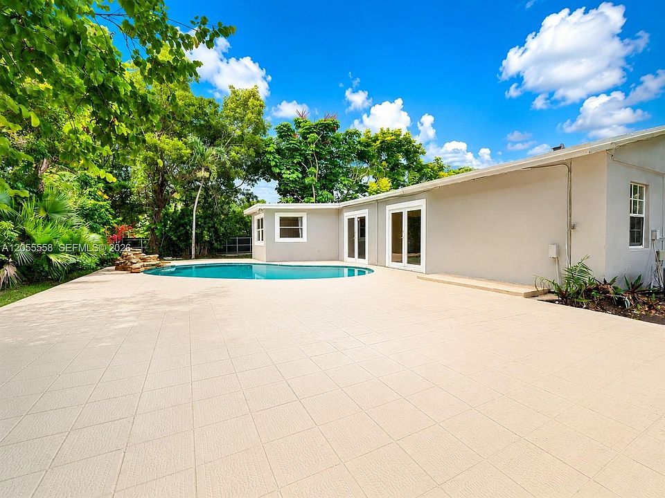 2nd image of 15831 Palmetto Club Dr