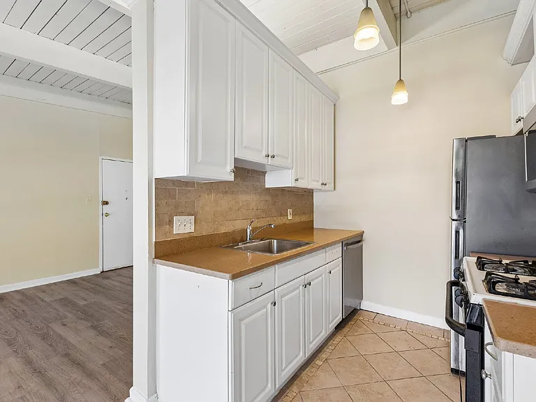 4901 Americana Dr — Photo 7