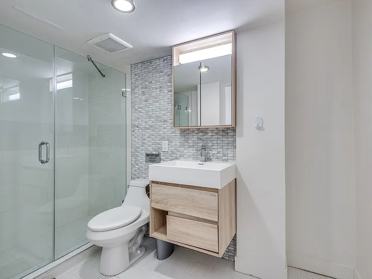 1425 Haro St #3 — Photo 12