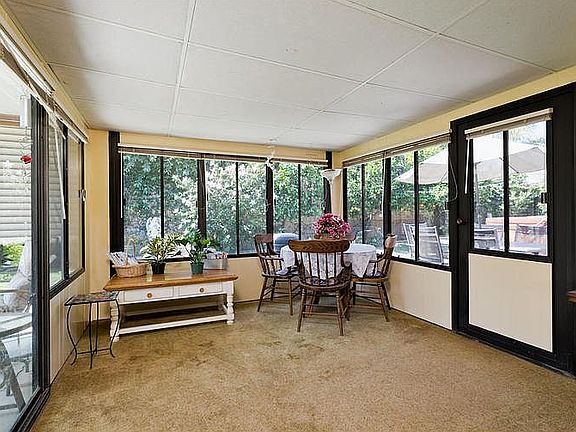 5th image of 157 Imperial Ave