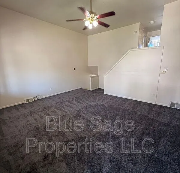 1427 Simpson St — Photo 2