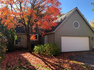 14 Haskell Dr, Bratenahl, OH 44108