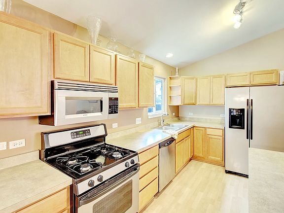 4th image of 42 Elm Ave