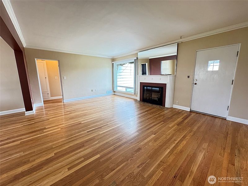 4th image of 317 Ash Street S