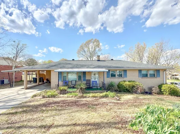 111 Shubuta Dr, Greenville, SC 29617