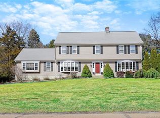 32 Cornfield Rd, Trumbull, CT 06611