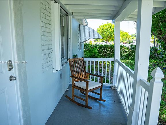 3rd image of 1425 NE 142nd St
