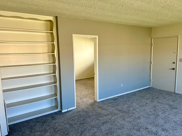 837 Victor Ave #10 — Photo 3