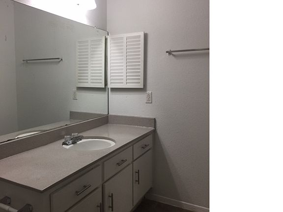 5th image of 5625 Antoine Dr #822