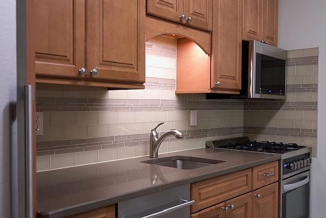 1st image of 138 Chatsworth Ave #1