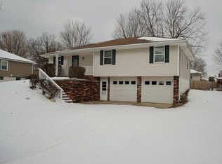 4513 Gene Field Rd, Saint Joseph, MO 64506