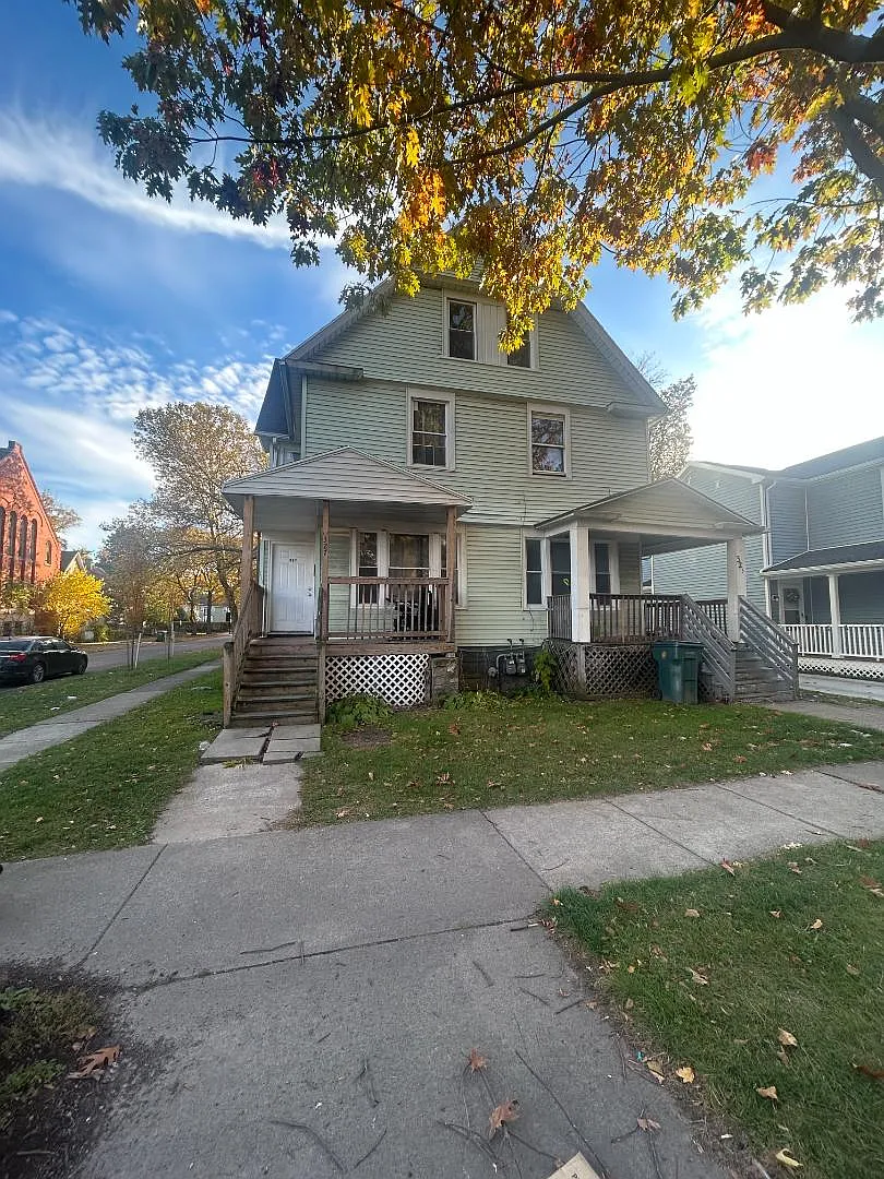 325-327 Parsells Ave photo 1