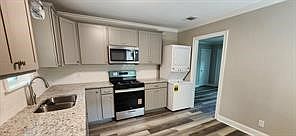 3rd image of 205 Roy St