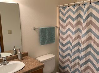 915 44th St SW APT 201, Fargo, ND 58103