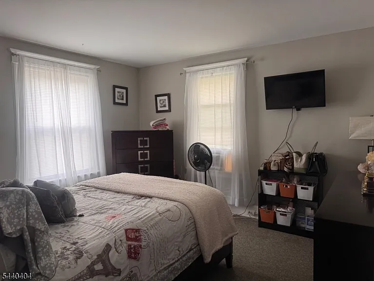 27 Somerset St #2 — Photo 4
