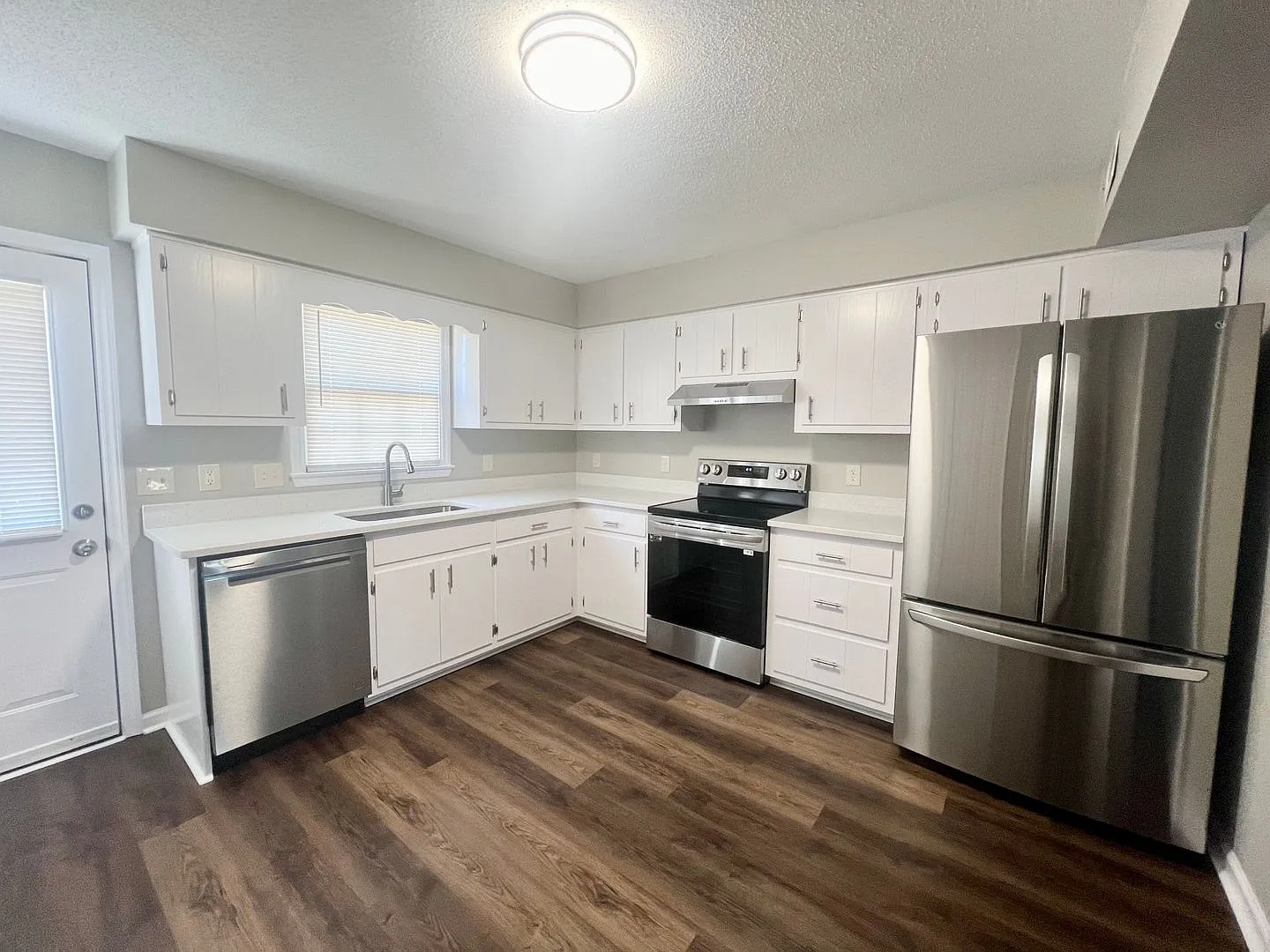 303 Dare St — Photo 4