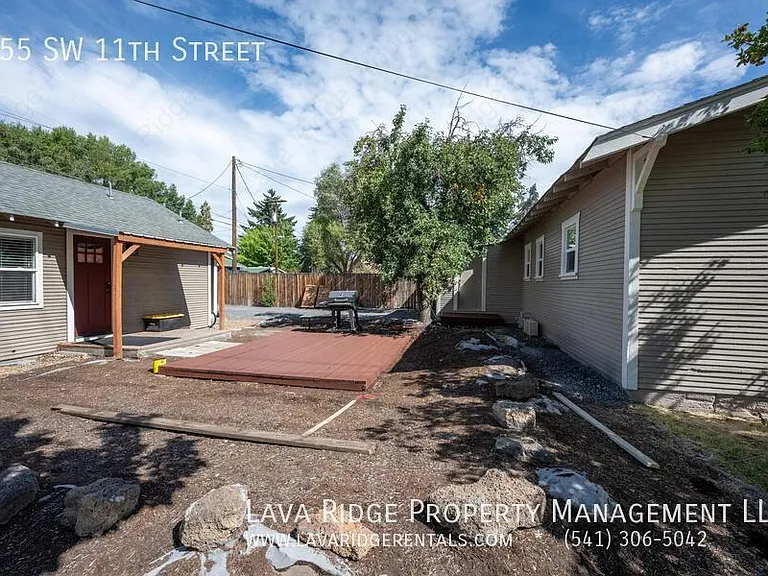 655 SW 11th St — Photo 21