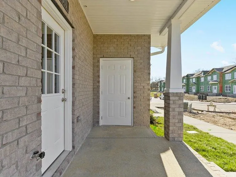Stadium Townhomes — Photo 15