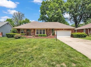 1105 SW Azure Ave, Blue Springs, MO 64015