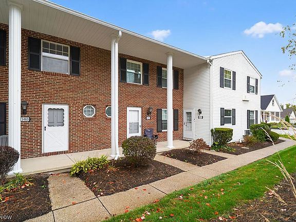 2nd image of 1473 Munroe Falls Ave