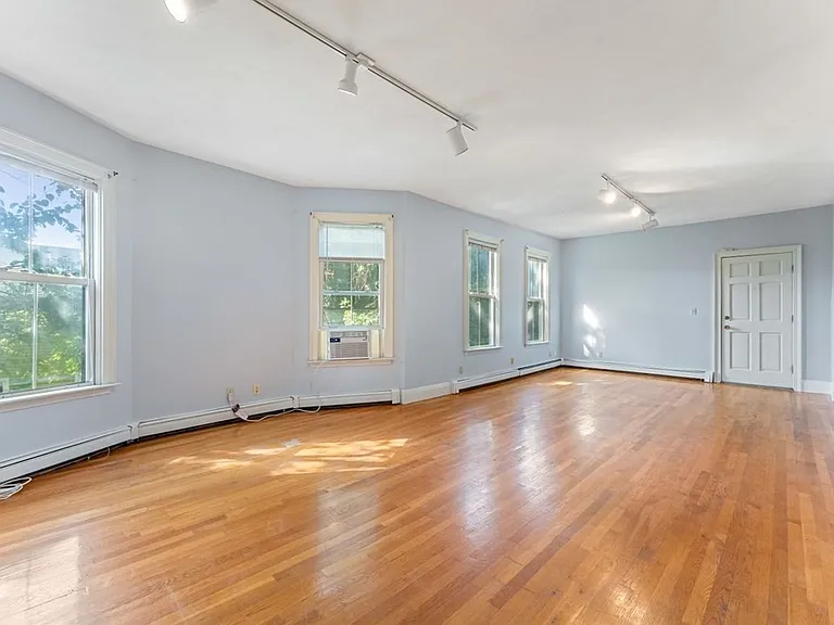 42-44 Woodlawn St #5 — Photo 1