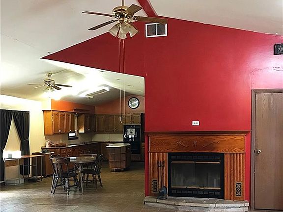 2nd image of 420 E Holmes St