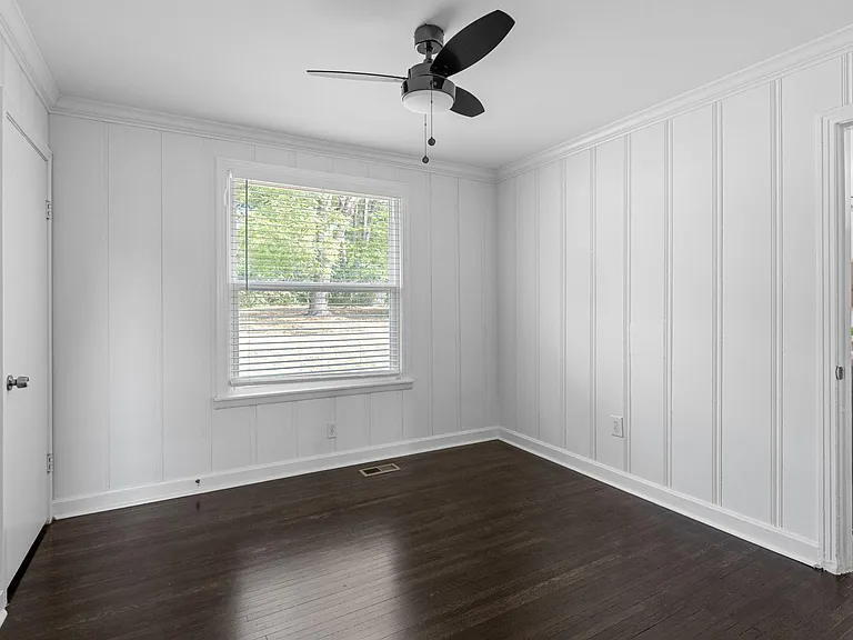 1023 Seymour Ave — Photo 15