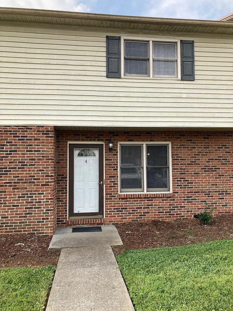 2 Bedroom / 1.5 Bath Condo in Johnson City, TN — Photo 1