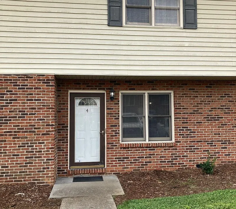 1800 Seminole Dr #4