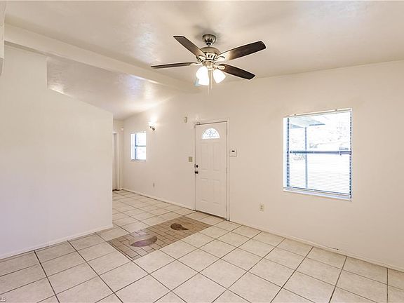4th image of 4122 Woodside Ave