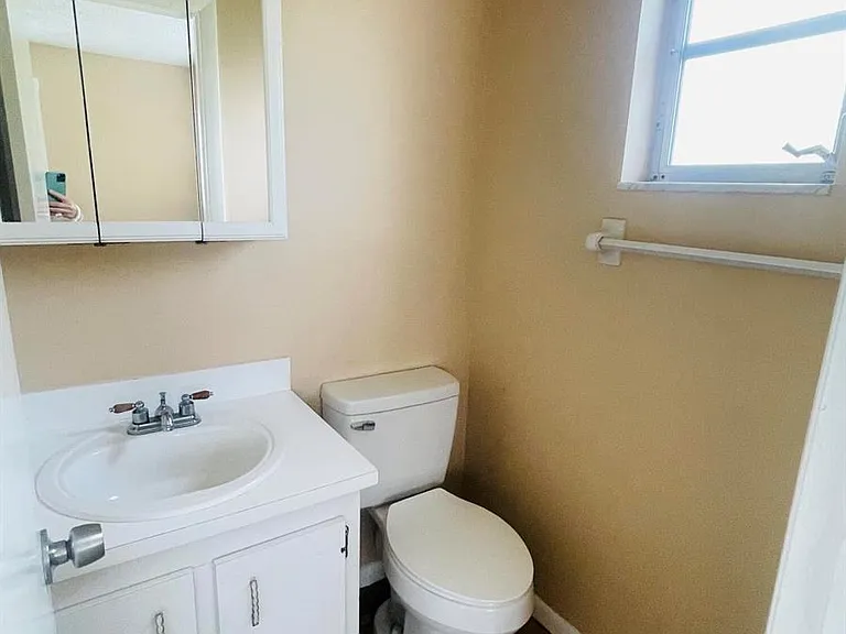 420 S B St #A4 — Photo 6
