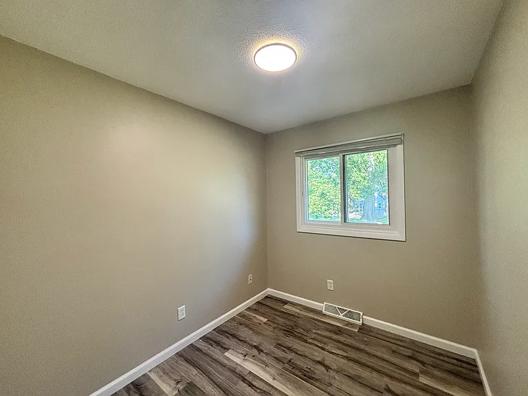 5590 Main Ave NE — Photo 9