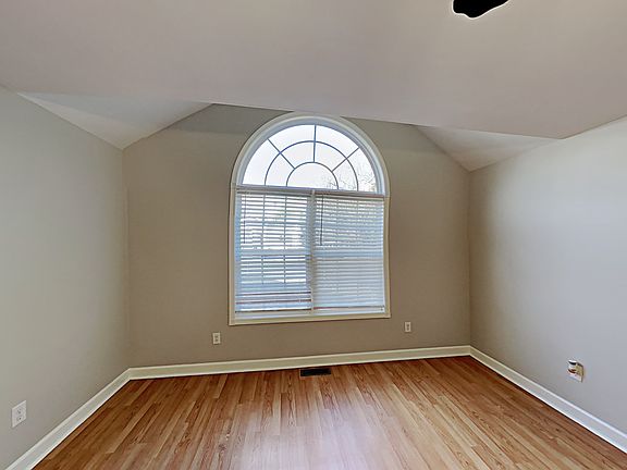 4th image of 810 Caldwell St
