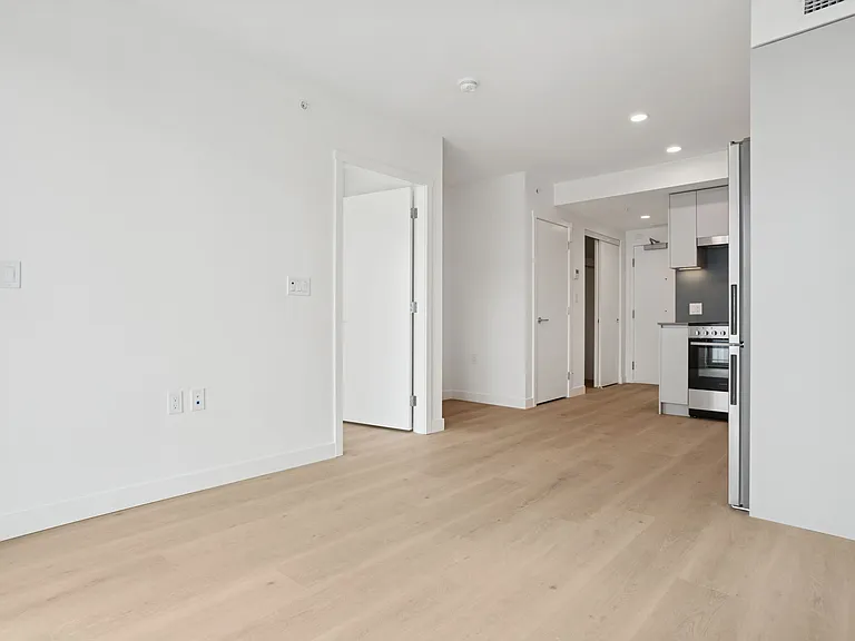 5670 Cambie St — Photo 16