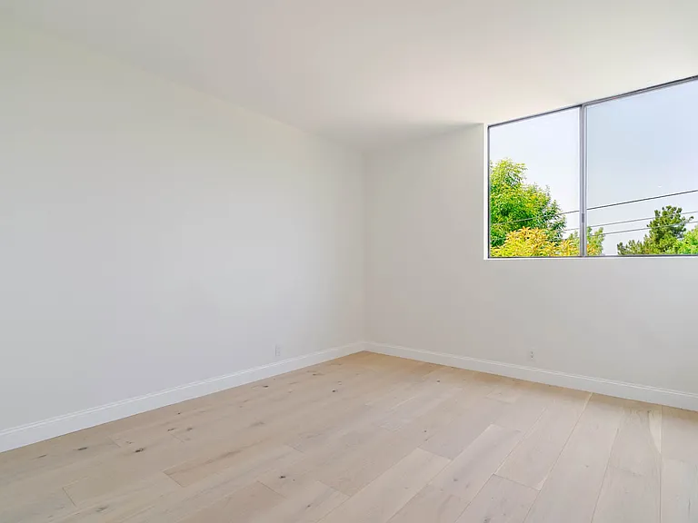 1305 N Columbus Ave #208 — Photo 18