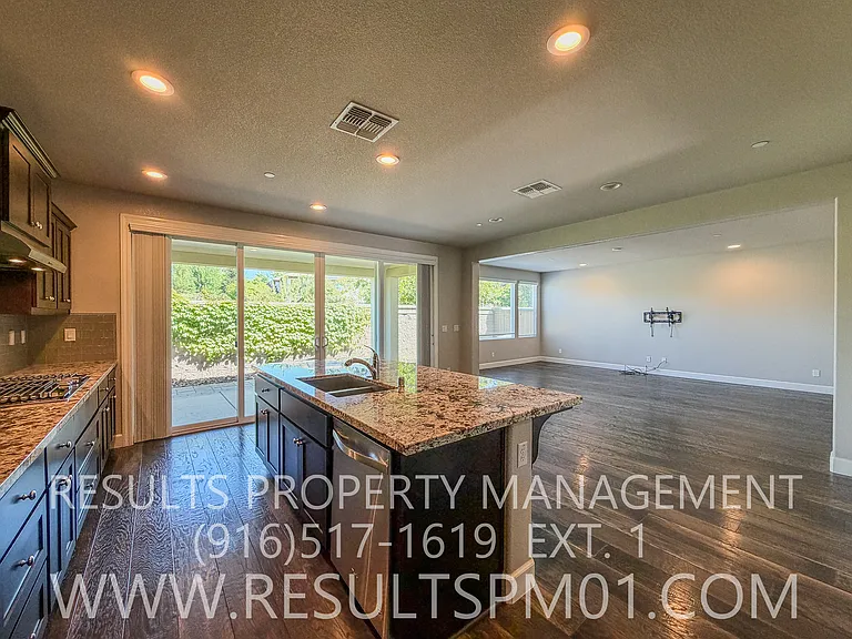 5043 Verona Dr — Photo 8