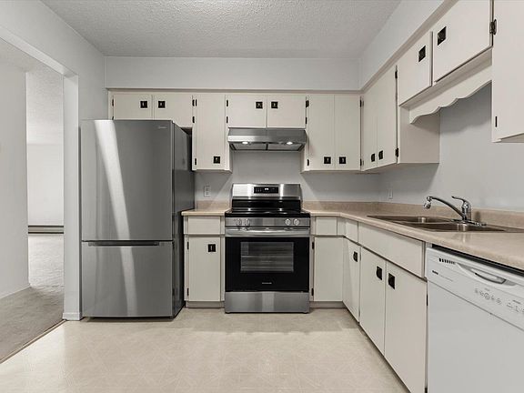 4th image of 32885 George Ferguson Way #104