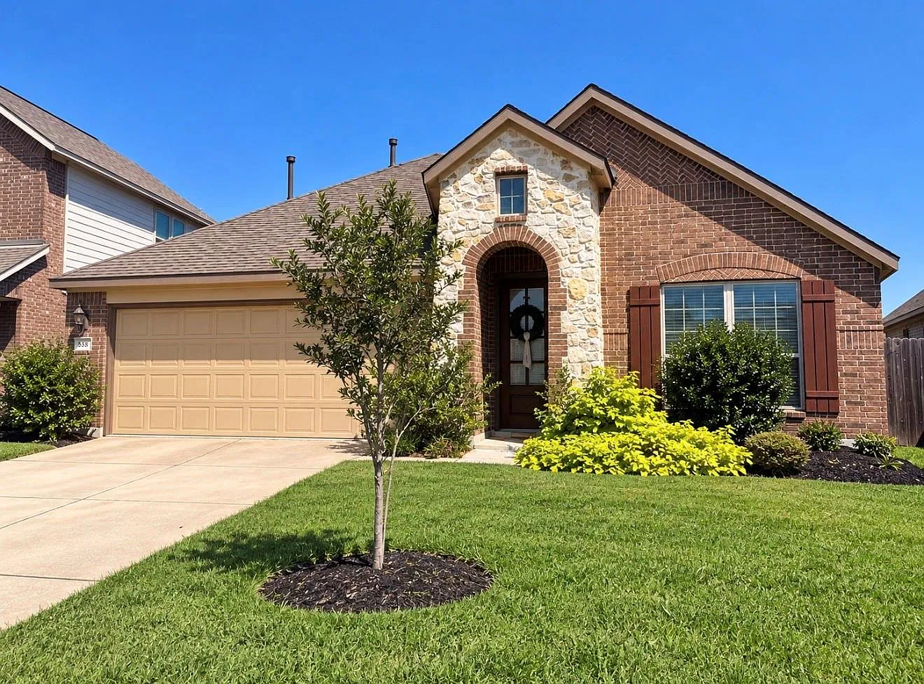 3 bed, 2.0 bath, 1953 sqft, $2,500 — Photo 1