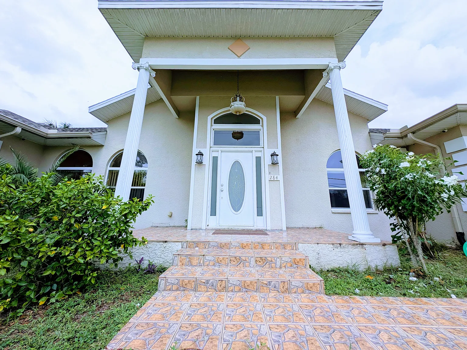 4 bed, 5.5 bath, 4440 sqft, $3,950 — Photo 1
