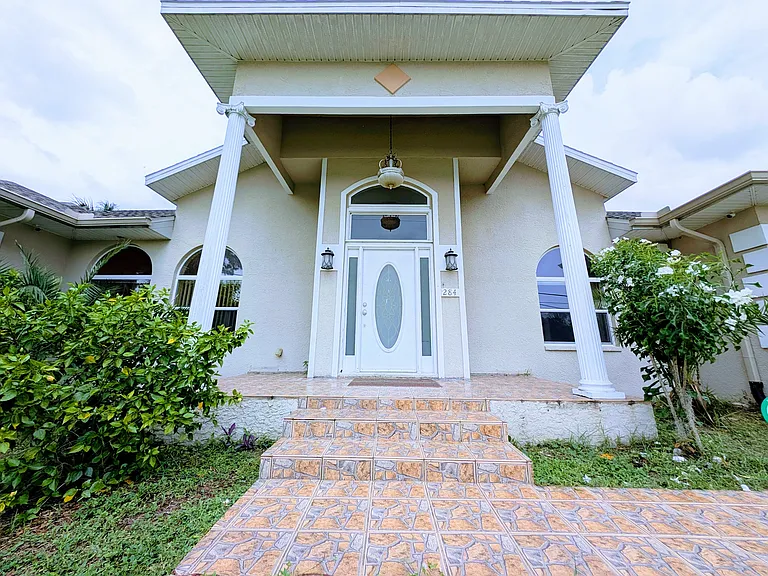 284 Peninsula Ave — Photo 1