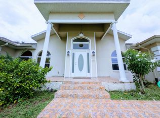 284 Peninsula Ave, Tarpon Springs, FL 34689